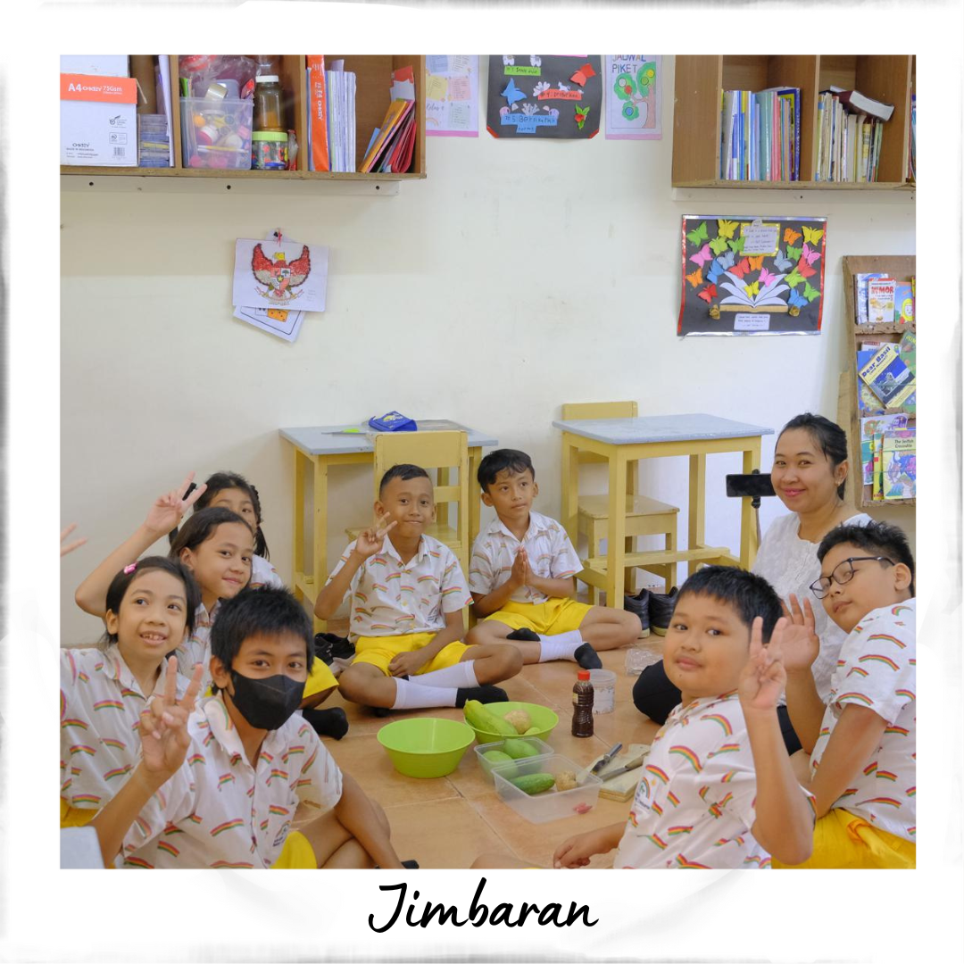 Visite d'une école à Bali, Jimbaran, enfants dans une classe