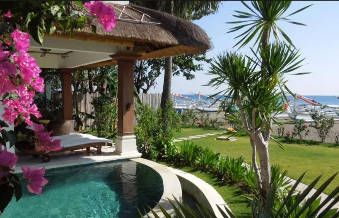 PALM GARDEN - Beachfront Bungalow with Private Pool (2)