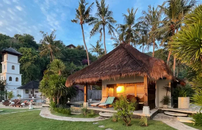PALM GARDEN - Beachfront Bungalow with Private Pool (5)
